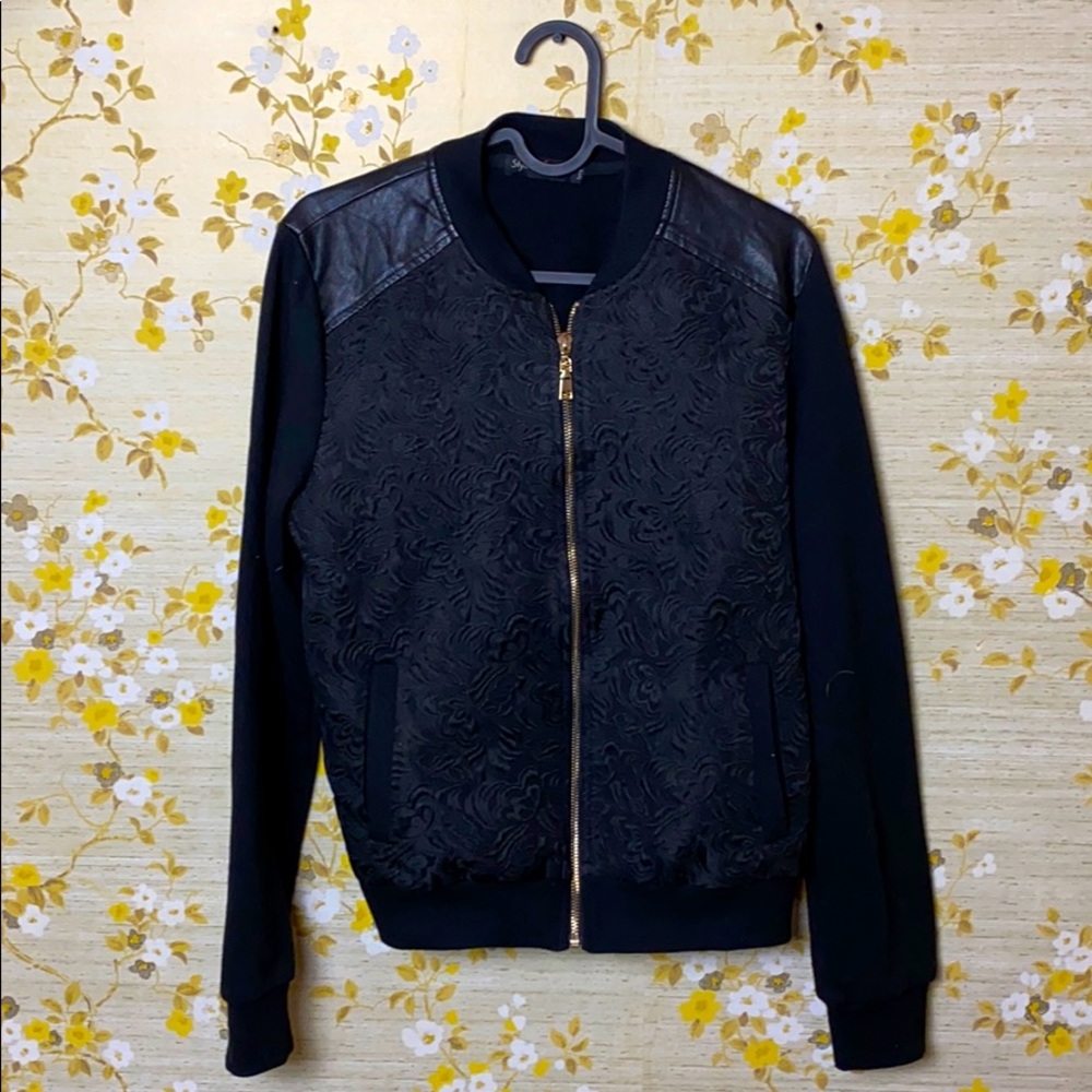 Women’s Large Zip-Up Jacket. Floral Patterns